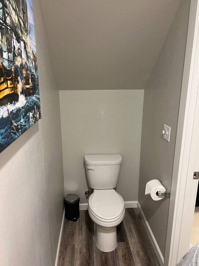 Building Photo - Cozy & Spacious Townhome for Rent