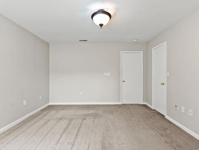 Building Photo - Fantastic Location in Madison City!
