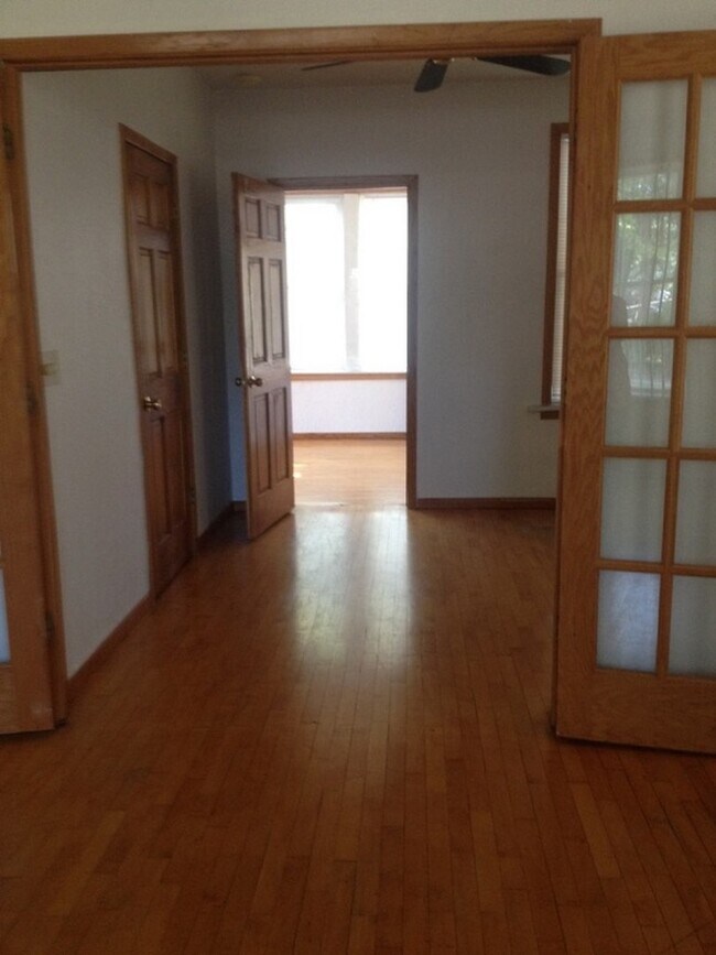 Building Photo - 1204 S Jefferson St