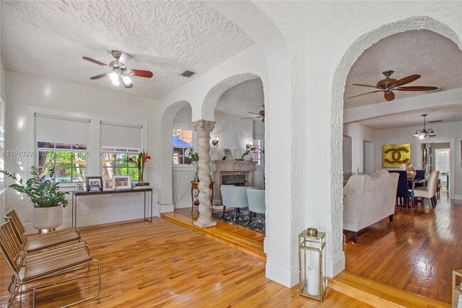 Building Photo - 2985 SW 13th St