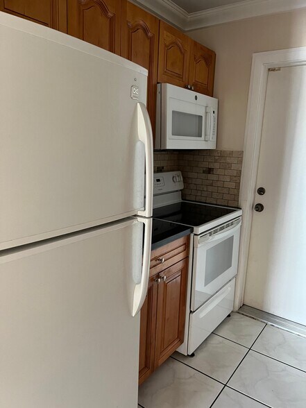 Building Photo - 685 Miller Dr