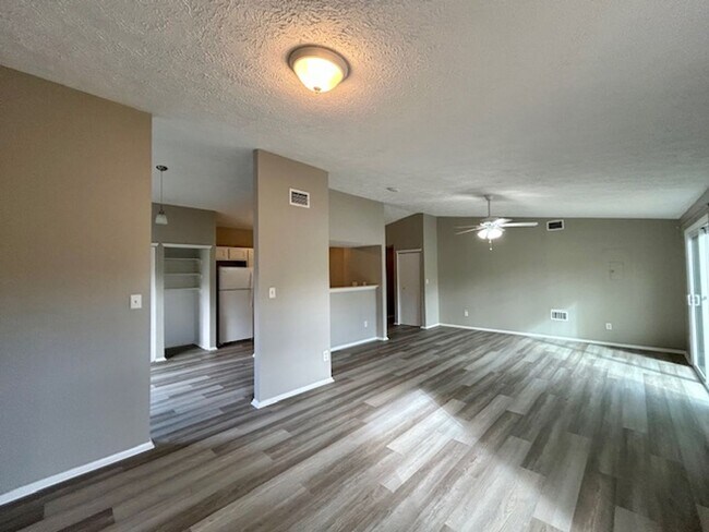 Building Photo - 3 BEDROOM 2 BATHROOM RANCH STYLE HOME IN PIKE!