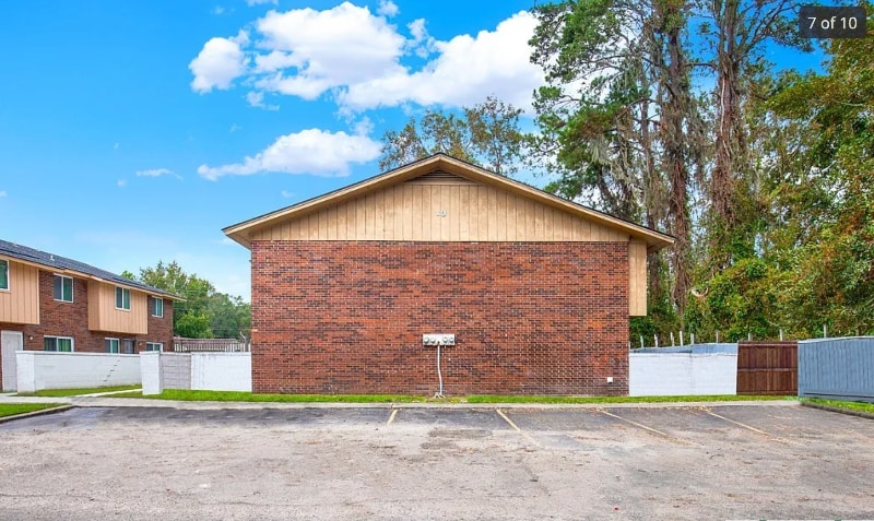 Building Photo - 100 Lewis Dr