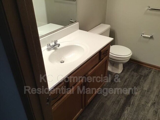 Building Photo - 211 W Main St