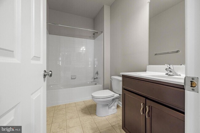 Building Photo - 243 Wavyleaf Dr