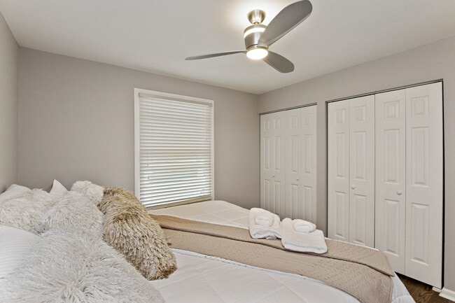 Building Photo - 6309 Thunderbird Dr