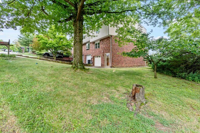 Building Photo - AVAILABLE NOW! Check out this BEATIFULLY RENOVATED 2-bedroom townhome in North Versailles!