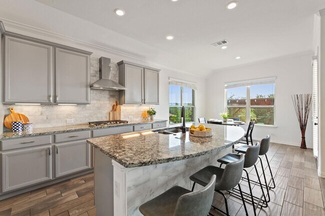 Building Photo - 4700 Topacio Dr