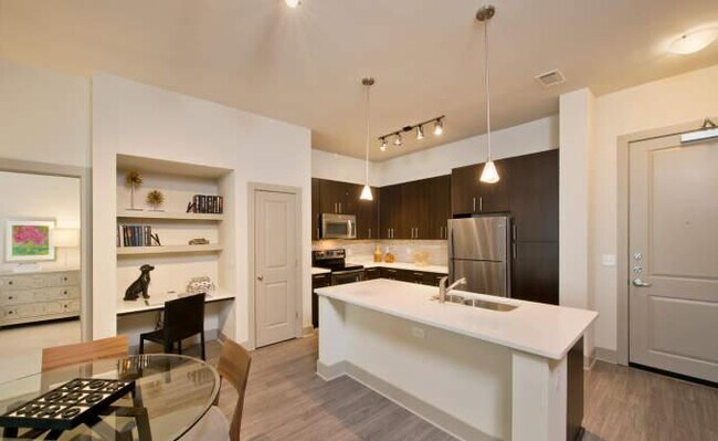 Building Photo - 2 bedroom in Houston TX 77005