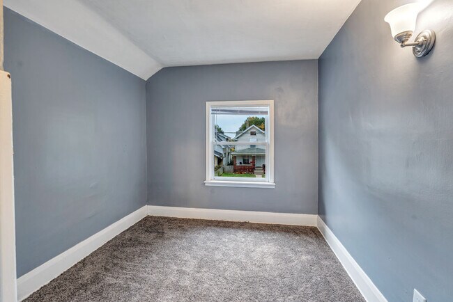Building Photo - 645 Yondota St