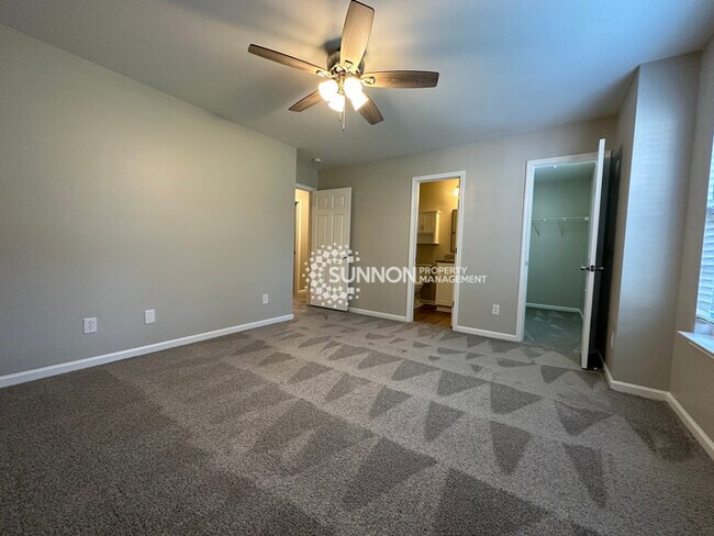 Building Photo - Newly Remodeled 5 Bed 2.5 Bath