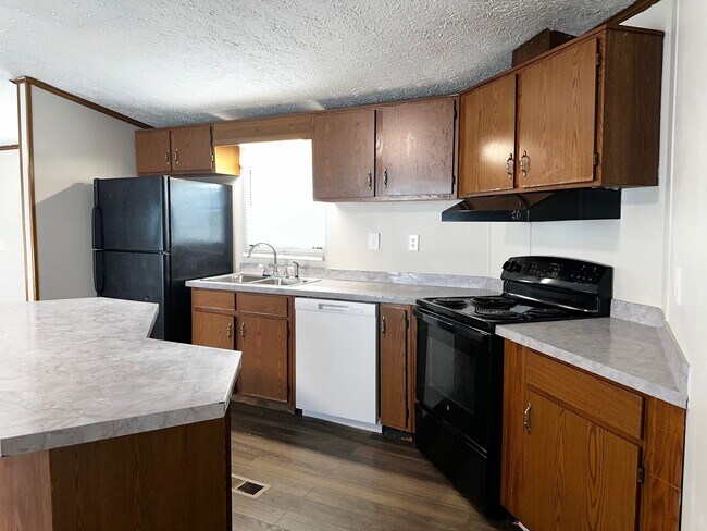 Building Photo - 602 Aster Bend