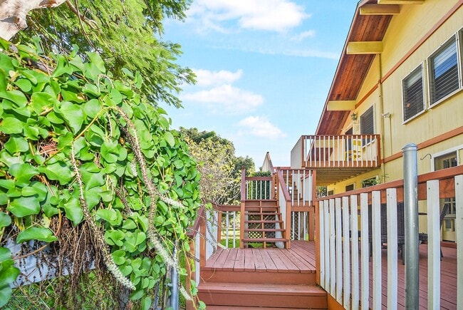 Building Photo - Kona Oasis with Stunning Ocean Views