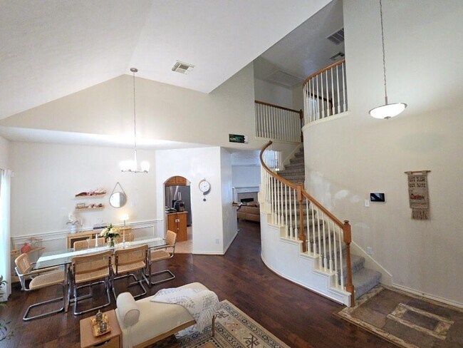 Building Photo - 16514 Bluff Springs Dr