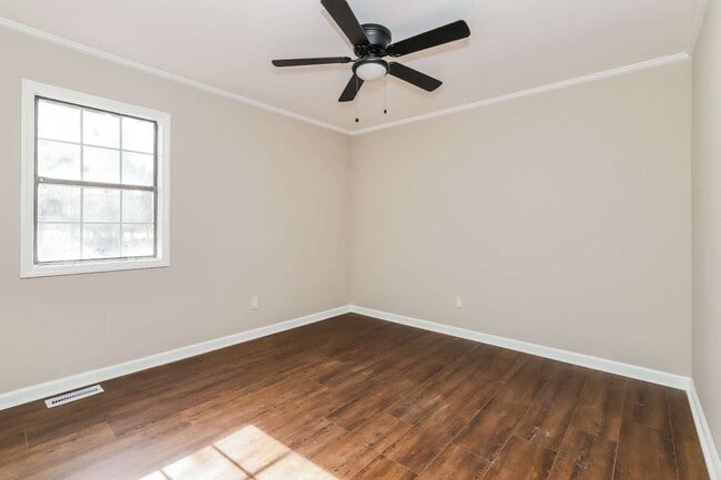 Building Photo - 638 S Elm St