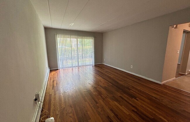 Building Photo - 539 Lowell Ave