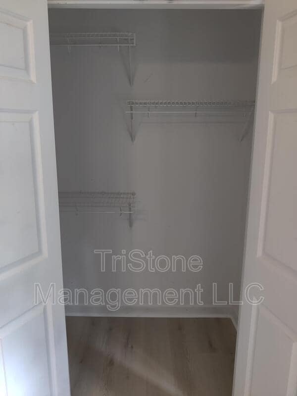 Building Photo - 1210 Green Oaks Ln