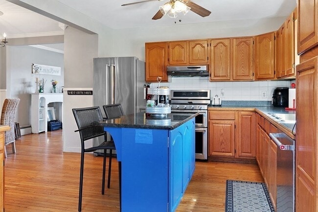 Building Photo - 524 Merrimack St