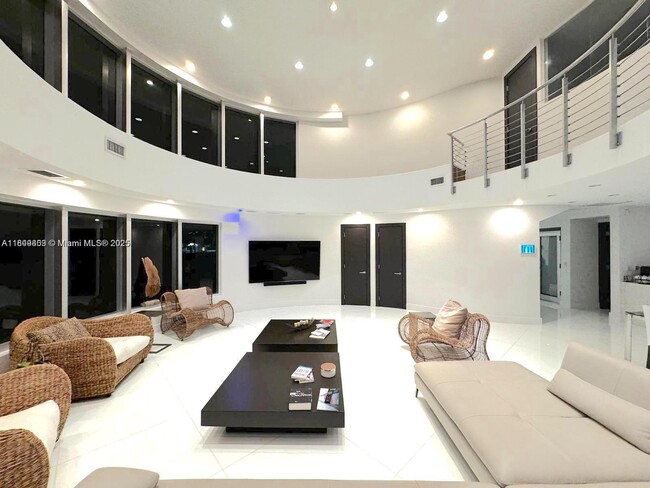 Building Photo - 3344 NE 167th St