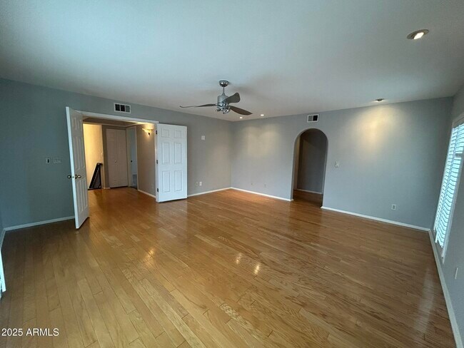 Building Photo - 9424 N 105th St