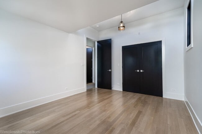 Building Photo - 2041 W Cuyler Ave