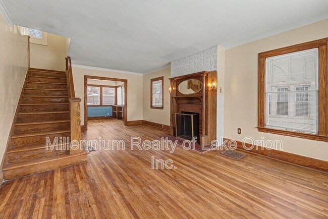 Building Photo - 52 E Iroquois Rd