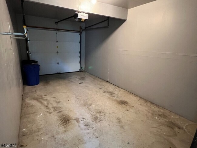 Building Photo - 179 Drake Ln