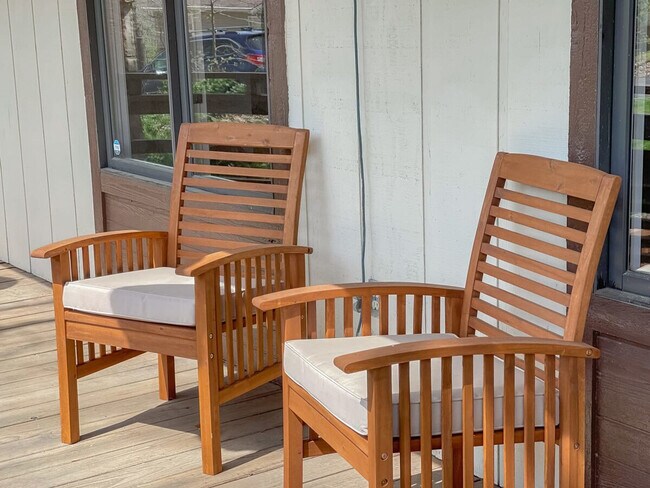 Building Photo - 2 Felton Ln