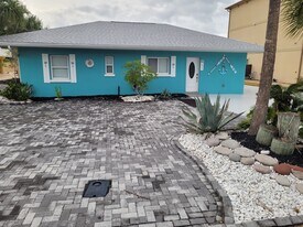 Building Photo - 438 Cardinal Ave