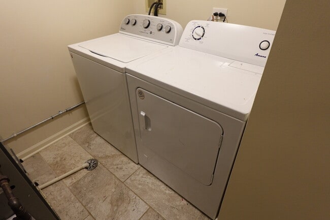Building Photo - 1070 Woodhill Ct