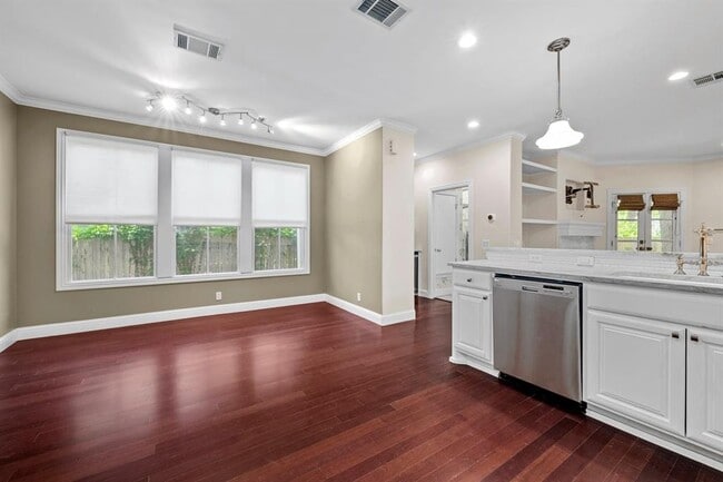 Building Photo - 4513 Avenue F