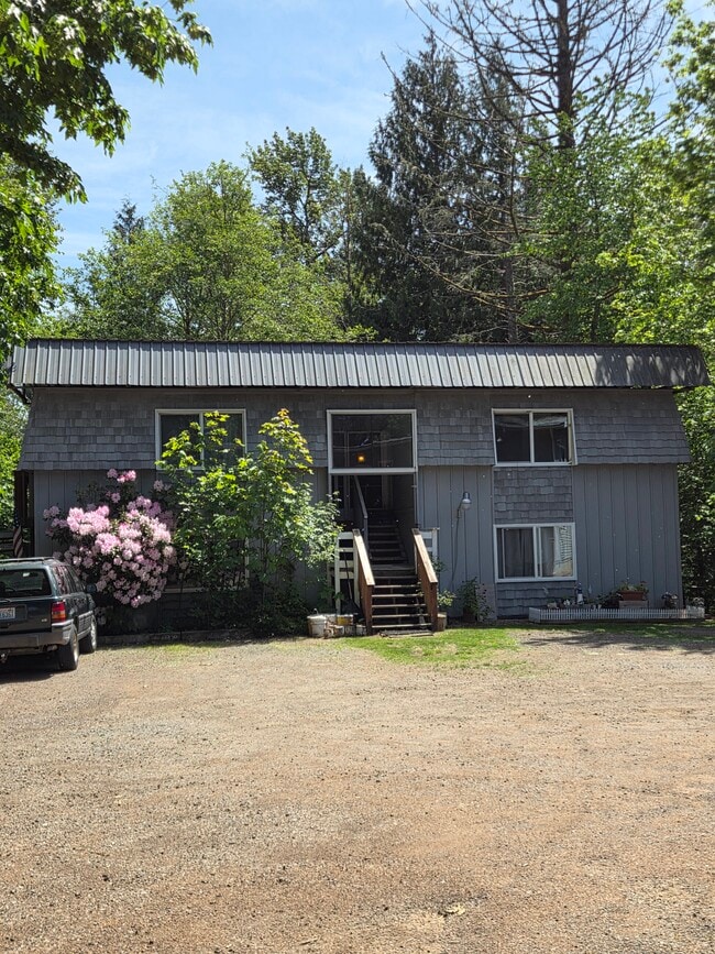Building Photo - 200 Cherry Ln