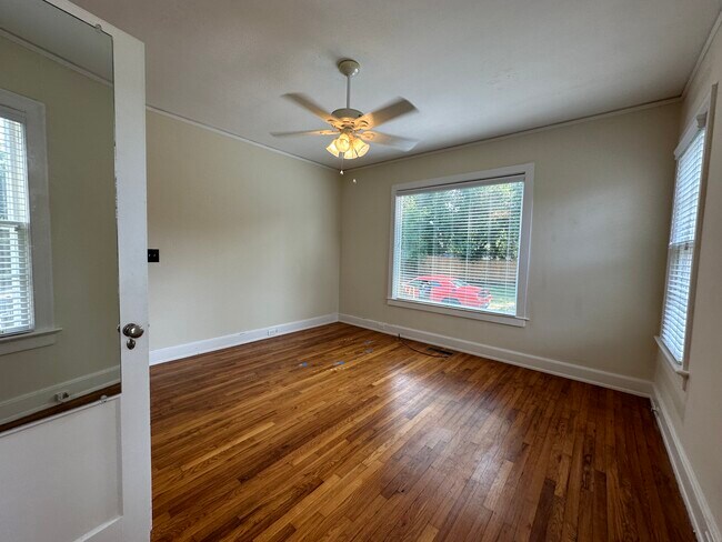 Building Photo - 1120 Lockwood Ave