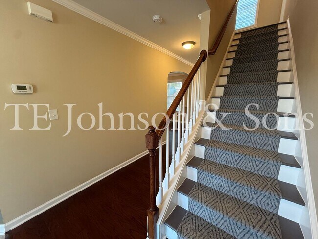 Building Photo - Spacious 4 Bedroom Home with Fenced Yard & Two Car Garage in Clemmons