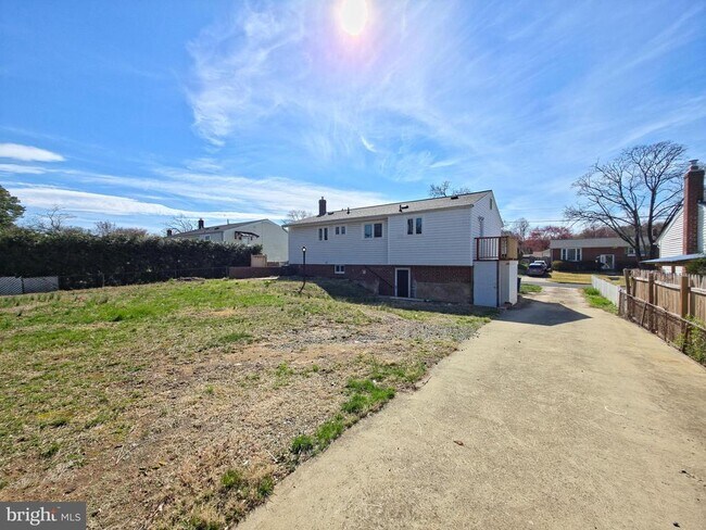 Building Photo - 12111 Portree Dr