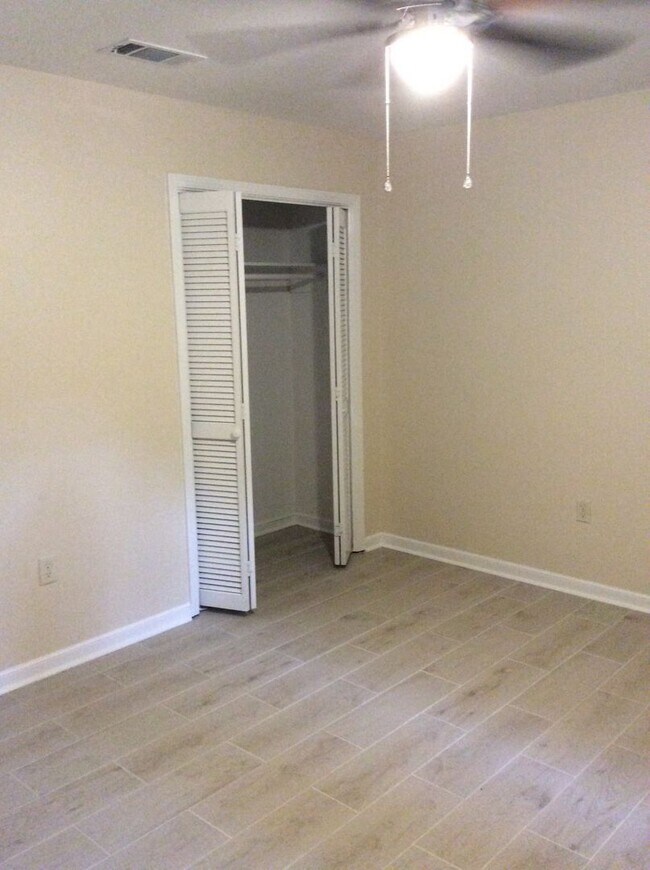 Building Photo - SPACIOUS NEWLY RENOVATED HOUSE