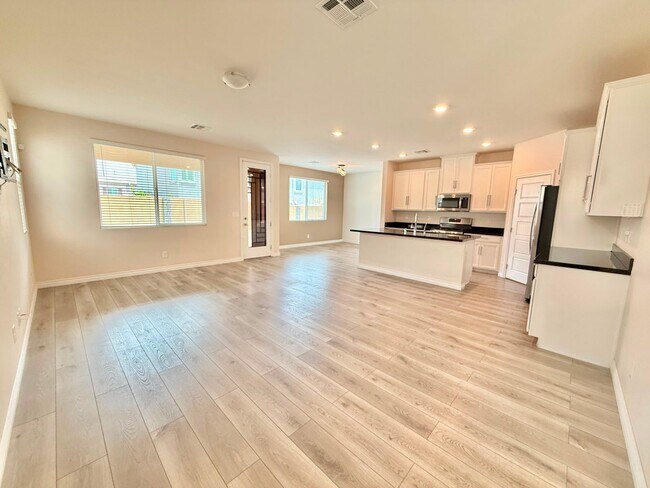Building Photo - Gorgeous Home waiting for you!