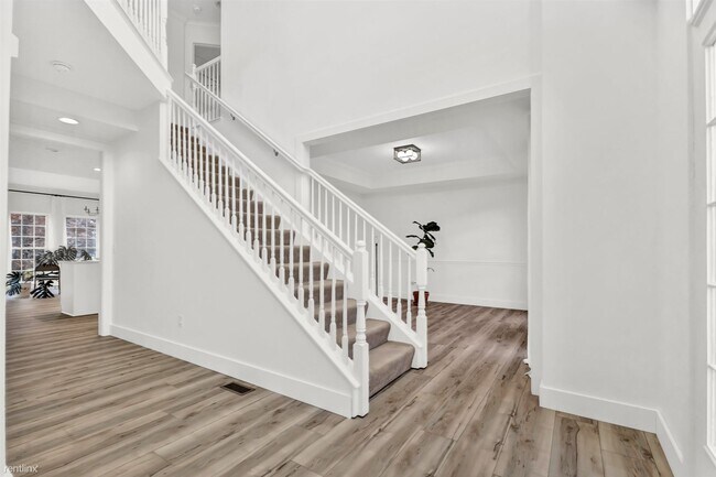 Building Photo - 4 br, 3.5 bath House - 6117 Antler Crossing