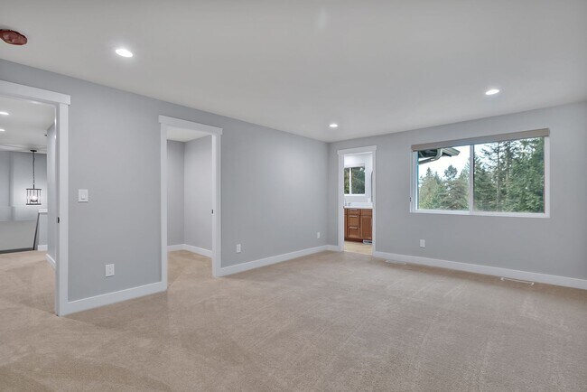 Building Photo - 4bed/2.25bath Stunning Remodeled Home on Expansive Wooded Lot in Woodinville