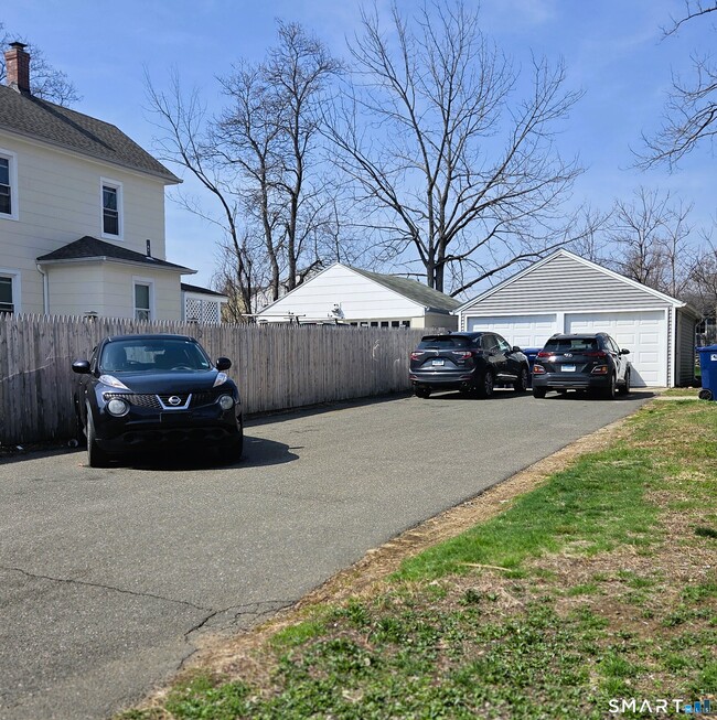 Building Photo - 14 Meadow St