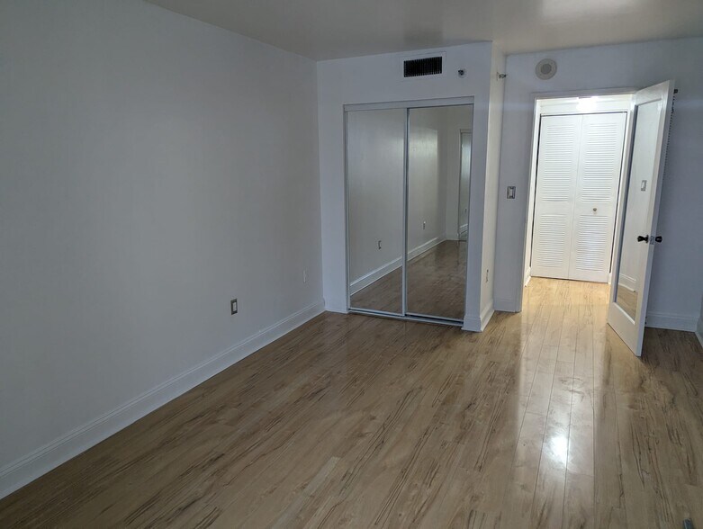 Building Photo - 850 N Miami Ave