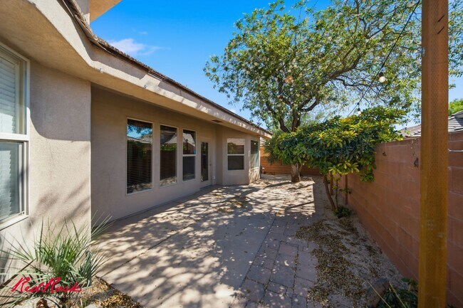 Building Photo - 3304 W Palomar
