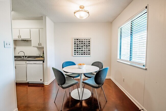 Building Photo - 3914 Ave D Ave