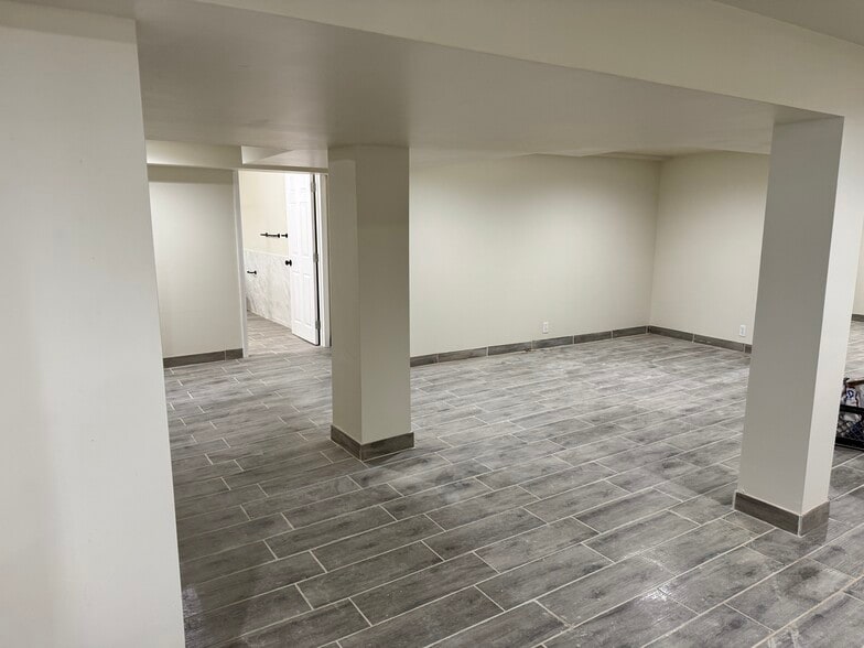 Building Photo - 1617 Somerset Shire Dr