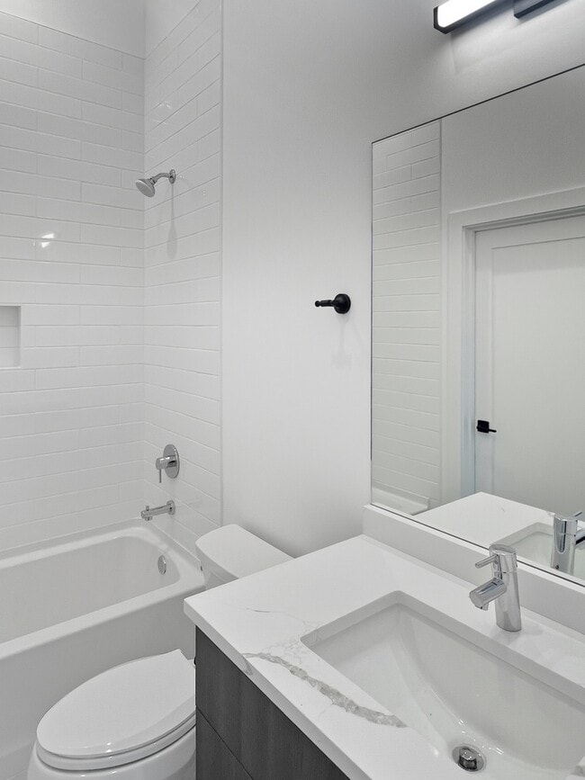 Building Photo - 1304 S Ashland Ave