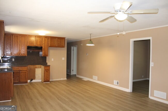 Building Photo - 289 Bruce St