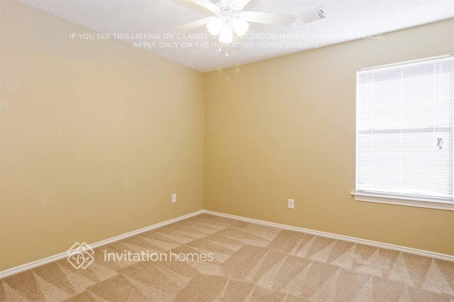 Building Photo - 15011 Roche Rock Dr