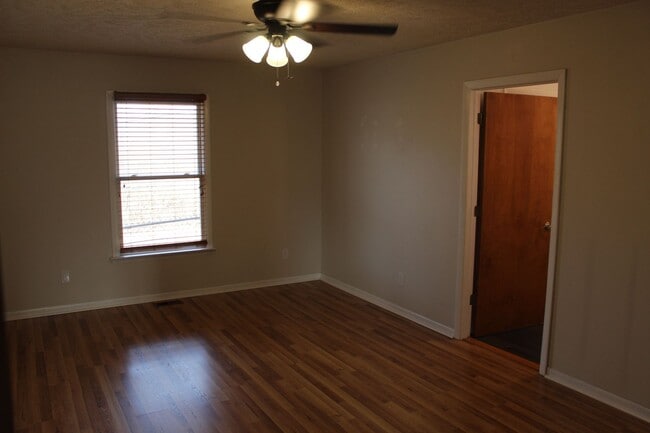 Building Photo - 4 Bedroom Ranch Home in Avon!