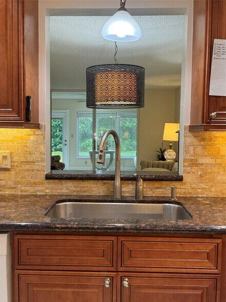 Building Photo - 9245 Flynn Cir