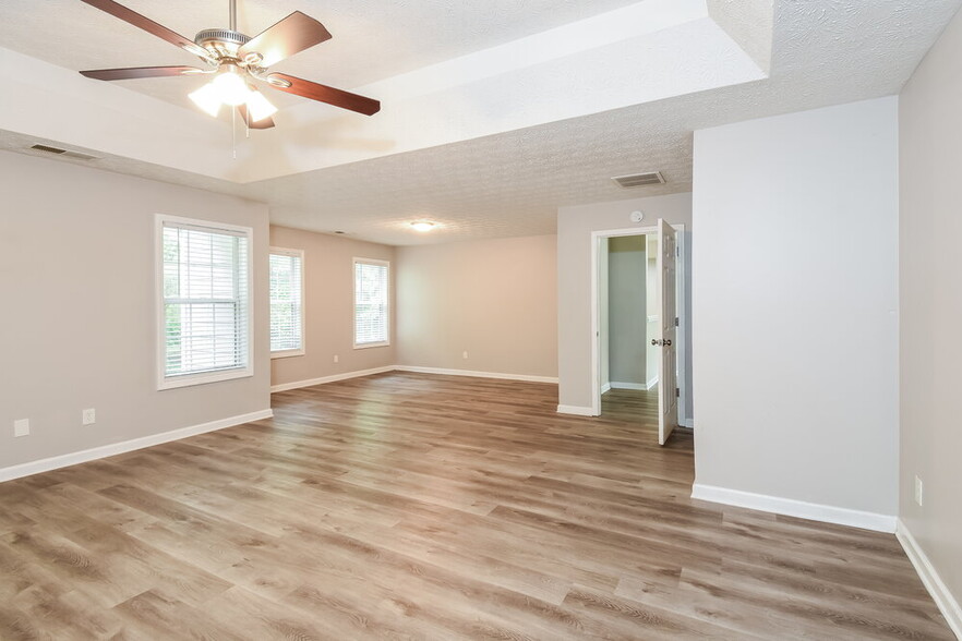Building Photo - 6062 Farmwood Way SE